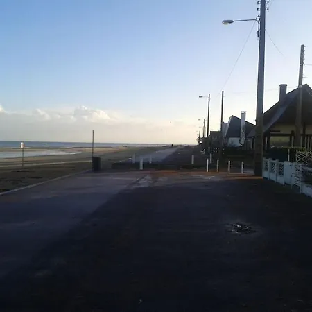 F2 Et Jardinet Face Et Acces Direct *