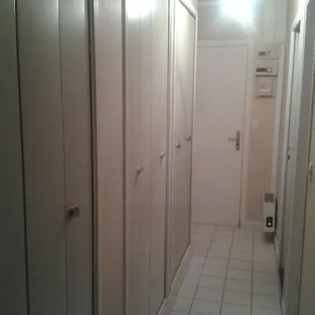 Appartement F2 Et Jardinet Face Et Acces Direct