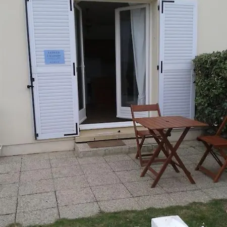 F2 Et Jardinet Face Et Acces Direct Appartement Bernières-sur-Mer