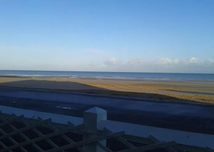 F2 Et Jardinet Face Et Acces Direct