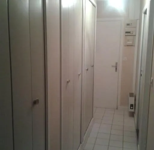 Appartement F2 Et Jardinet Face Et Acces Direct